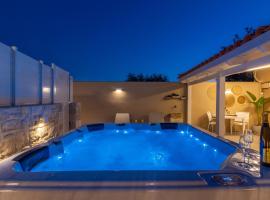 Konstantinos luxury suite, vacation home in Koutsourás