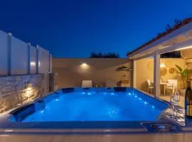 Konstantinos luxury suite