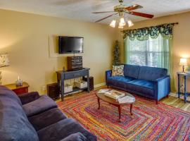 Tracy City Home Near South Cumberland State Park!, hotel din Monteagle