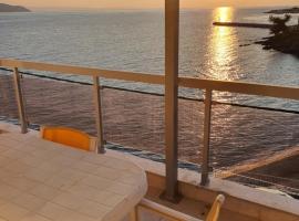Sunset_apartments only 15 meters from the sea, hotel in Neos Marmaras