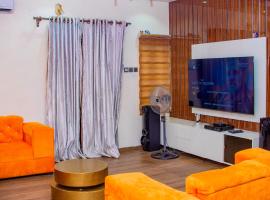 Privāta brīvdienu naktsmītne Luxury 3-Bedroom Duplex FAST WIFI & 247Power pilsētā Lagosa