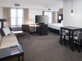 Residence Inn Boston Westford, ξενοδοχείο με πισίνα σε Westford