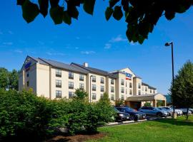 Fairfield Inn & Suites by Marriott Cumberland, hotel near Greater Cumberland Regional Airport - CBE, 