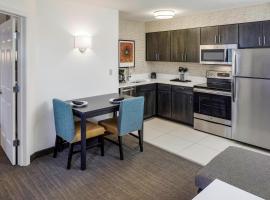 Residence Inn by Marriott Portsmouth, hotel malapit sa Kittery Outlets, Portsmouth