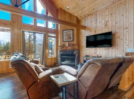 Eagle Creek Chalet on the Pond, Hotel in Redmond