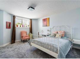 Banff Garden Suite&2mins Bus station Close LRT& Free Parking