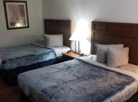 OSU 2 Queen Beds Hotel Room 222 Wi-Fi Hot Tub Booking, hotel in Stillwater