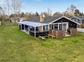 3 Bedroom Cozy Home In Dannemare, hotel in Dannemare