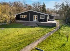 Gorgeous Home In Ølsted With Jacuzzi