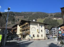 Hotel Untermetzger, hótel í Zell am Ziller