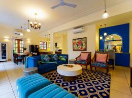 Elivaas Celest Luxe 4BHK Villa with Pvt Pool near Baga, hotel v destinácii Old Goa