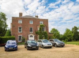 The Grange Manor House, Norfolk, cabana o cottage a Setchey