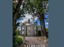 Taldraeth - Old Vicarage Guest House – hotel w mieście Penrhyndeudreath
