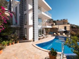 4 Bedroom Luxury Villa in Kalkan with Great Sea Views, hotel u gradu Kalkan