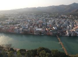 Perfectstayz Premium Ganga Heights - Ganga View rooftop cafe, hôtel à Haridwar