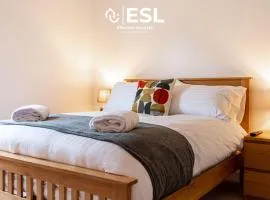 2 Bedroom Terrace Cottage, Parking, 5 minutes drive to Royal Shrewsbury Hospital