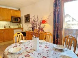 Appartement T2 au cœur du village avec parking - FR-1-624-20