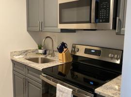 Stylish 1 bedroom Apartment in Gadsden, AL, hotel with parking in Gadsden