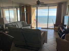 Summer House 703B by ALBVR - Great Beachfront Condo with Oversized Balcony & Amazing Views!, hytte i Orange Beach