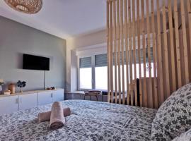 Studio design tout équipé avec netflix & terrasse, apartamento em Bourg-en-Bresse