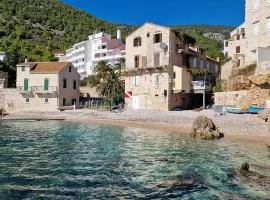 Apartment Davor Komiza