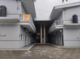 GriyaQ Homestay, hotel with parking in Kedungwaru