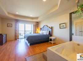 1BD King Condo with 2 Person Jacuzzi Tub - Near The Strip - FREE TICKETS INCLUDED - T1-9, villa in Branson