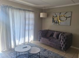 Tripleg Apartments 1, hotel with pools in Fourways