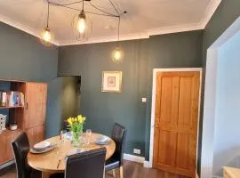 Colenso St - 2 bed house by Bishy Road & River