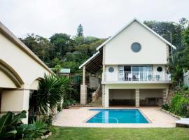 Ocean Breeze Beach House, hotel with parking in Port Shepstone