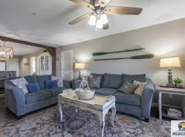 3BR Updated Walk-In Condo - Near the Strip - FREE TICKETS INCLUDED - CH4-4