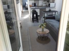 Grand studio entier (maison annexe) proche Paris, vakantiewoning in Ecquevilly