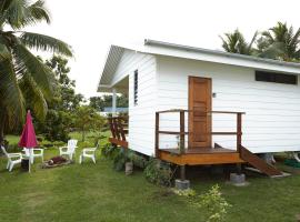 Le dauphin de te ava iti, Cottage in Matiti