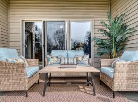 2BR Condo - Dock for Fishing - Jacuzzi Tub - FREE TICKETS INCLUDED - MJ4-130, nh&agrave; nghỉ dưỡng gần biển ở Branson