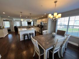 2BR Condo with Amenities - Near The Strip - FREE TICKETS INCLUDED - MB10-2, hotel em Branson