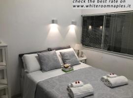 White Room, hotel in zona Aeroporto di Napoli Capodichino - NAP, Napoli