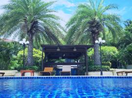 Serene Sands: Bang Lamung şehrinde bir havuzlu otel