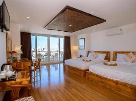 Rex Hotel & Apartment, hotel with parking in Nha Trang