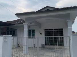 Homestay 69, hotel in Hutan Melintang