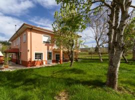 CASA NIDES, apartment in Doade