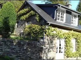 Cottage perché dans les montagnes du Mont-Saint-Michel