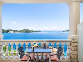 By the sea, Hotel in Sobra