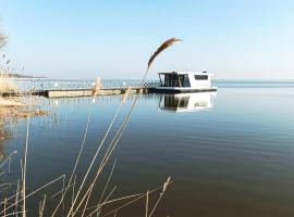 Amazing Ship-boat In Neuruppin With 2 Bedrooms, hotel in Neuruppin
