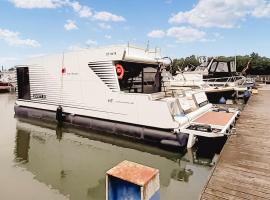 Stunning Ship In Havelsee Ot Ktzkow With House Sea View, hotel in Neuruppin