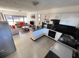 Safi Classic 3 bedroom Apartment 4, hotel near Vincent Park Shopping Centre, East London