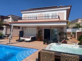 Self Catering Luxury Villa in the beautiful area of Puerto Santiago Tenerife with 5 bedrooms 2 Sofabeds for up to 10 guests private swimming pool and many other activities to entertain the family Secure parking for 2 cars and disabled access throughout, hotel with jacuzzis in Puerto de Santiago