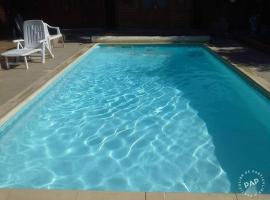 Chaleureux Studio meublé avec piscine partagée – hotel w mieście La Ferté-Gaucher