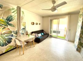 Grand studio cosy à 300m de la mer avec parking, beach hotel in Canet-en-Roussillon