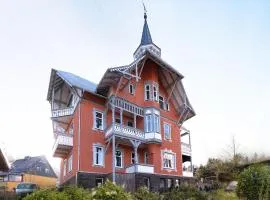 Moderne Ferienwohnung in alter Villa