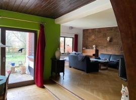 geräumiges 120m² Haus mit Garten + Stellplatz – hotel w mieście Stralsund